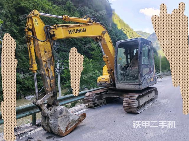 現(xiàn)代R80-7挖掘機