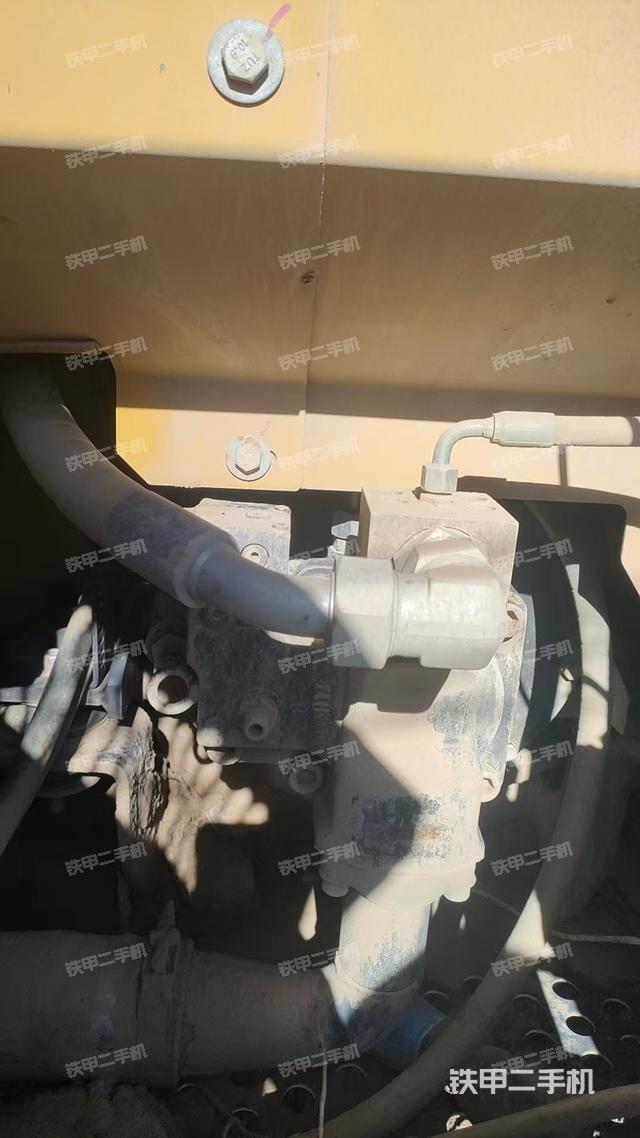 液壓泵艙室正面整體(整機(jī)外觀) 液壓泵艙室正面整體(整機(jī)外觀)