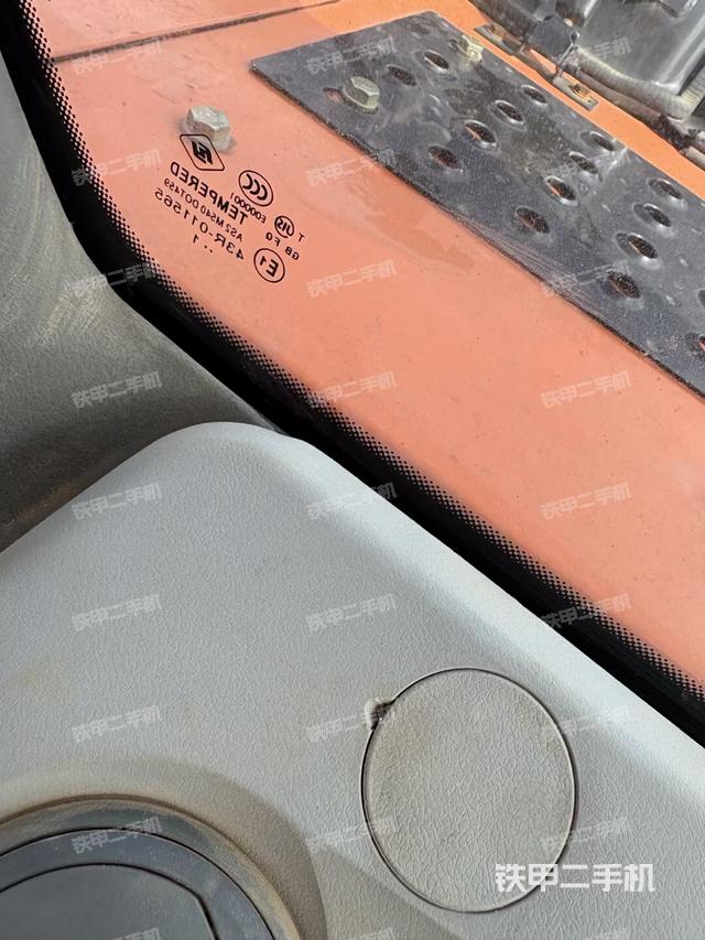 右侧玻璃角标(驾驶室部分) 右侧玻璃角标(驾驶室部分)