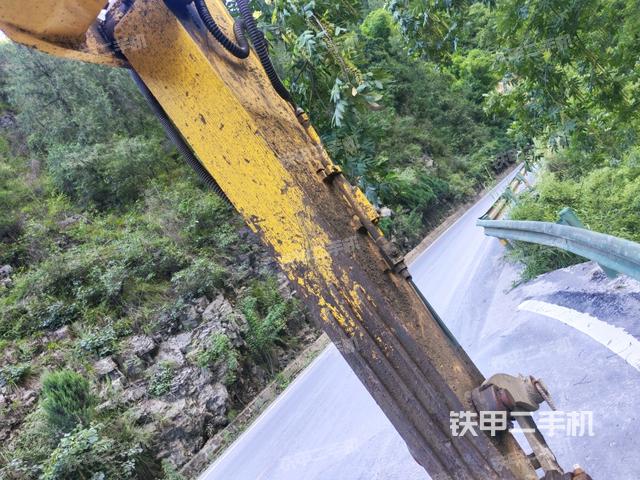 大臂整体 右侧(工作和回转装置) 大臂整体 右侧(工作和回转装置)