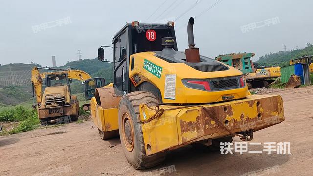 整機(jī)右后45°（設(shè)備外觀及核心部件）