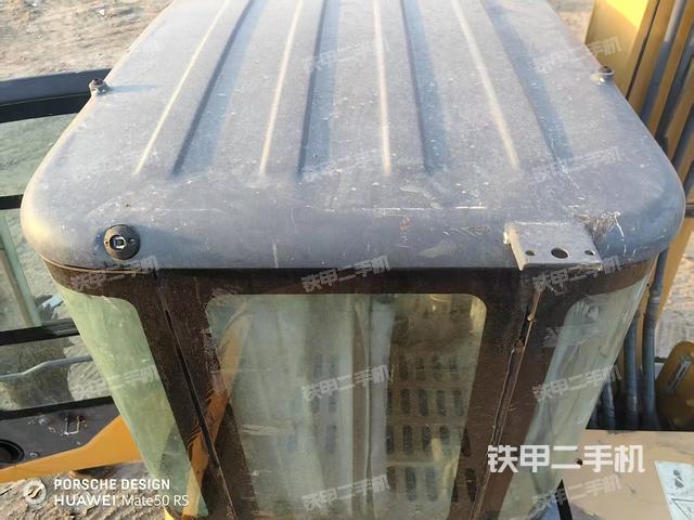驾驶室顶部(整机外观) 驾驶室顶部(整机外观)