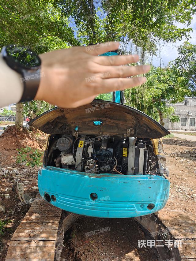 回转马达和主控阀（整机外观）