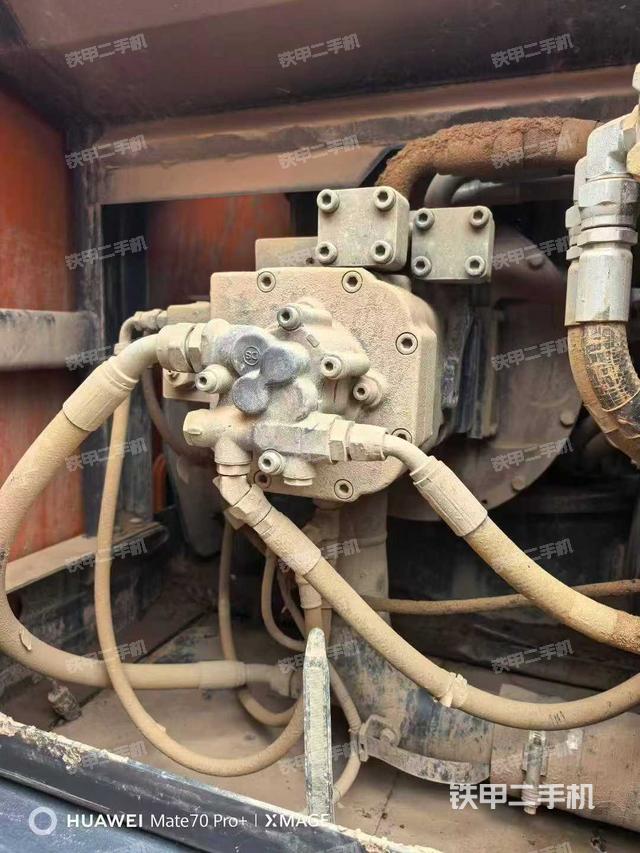 液壓泵艙室正面整體（整機(jī)外觀）