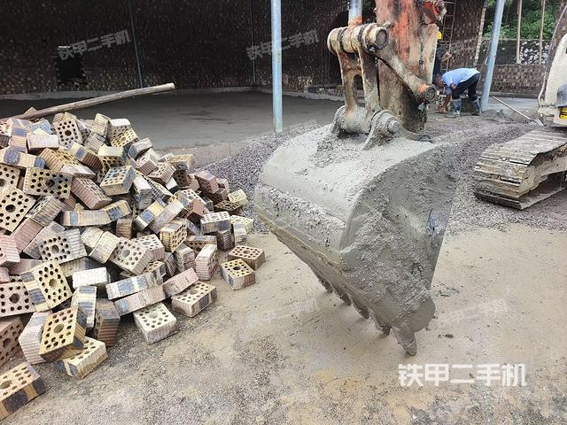 大臂背部俯视(工作和回转装置) 大臂背部俯视(工作和回转装置)