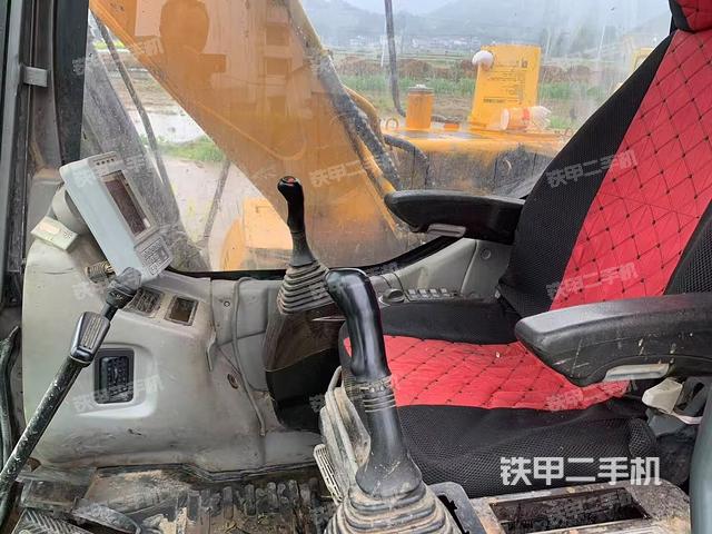 驾驶室整体(整机外观) 驾驶室整体(整机外观)