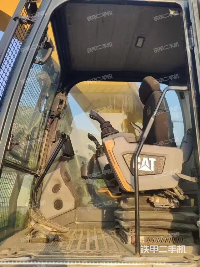 驾驶室整体(整机外观) 驾驶室整体(整机外观)