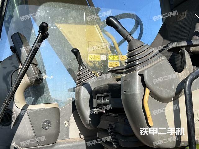 駕駛室整體(整機外觀) 駕駛室整體(整機外觀)