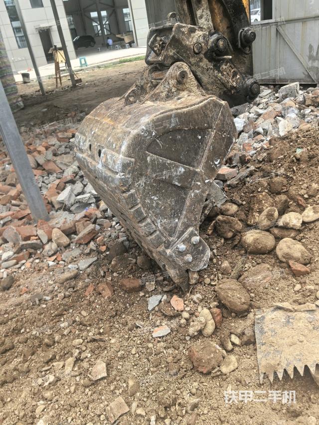 铲斗45度(工作和回转装置) 铲斗45度(工作和回转装置)