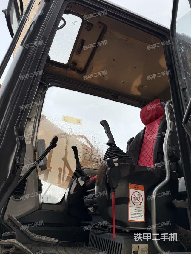 駕駛室整體（整機外觀）