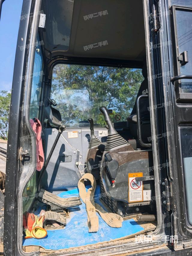 駕駛室整體（整機(jī)外觀）