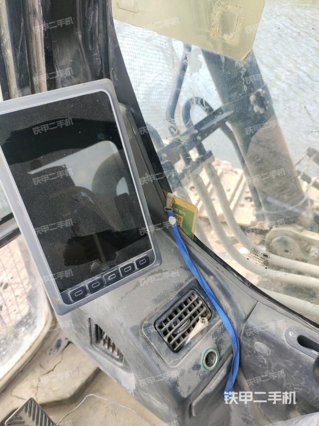 显示屏 (驾驶室部分) 显示屏 (驾驶室部分)