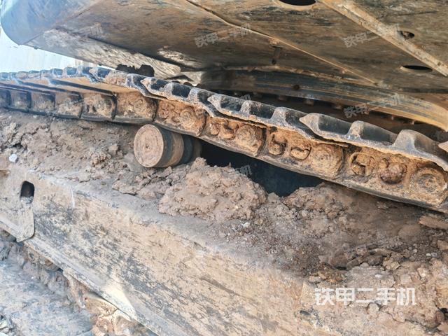 右侧履带整体(行走机构) 右侧履带整体(行走机构)
