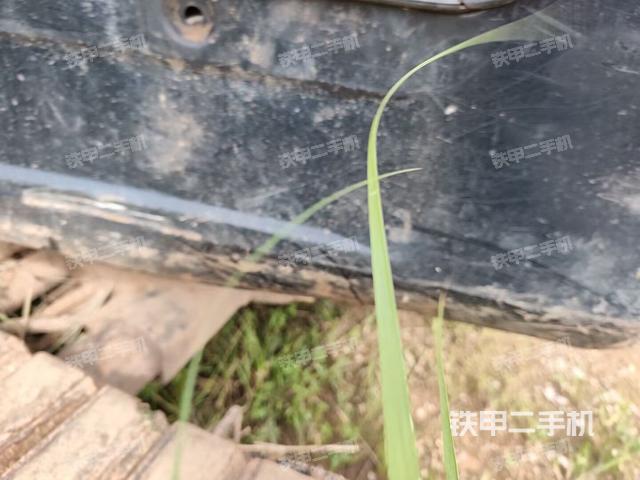小臂整体右前(工作和回转装置) 小臂整体右前(工作和回转装置)