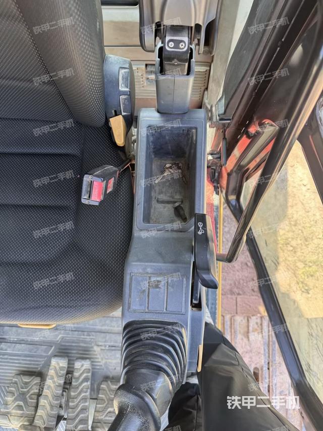 座椅左側(cè)控制臺/音響/含左手柄（駕駛室部分）