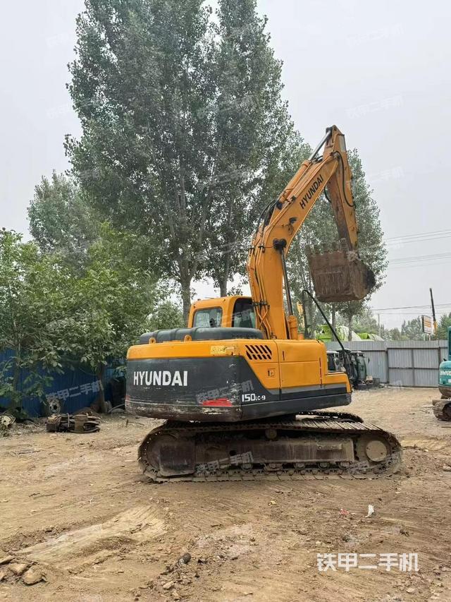 单侧履带整体(整机外观) 单侧履带整体(整机外观)