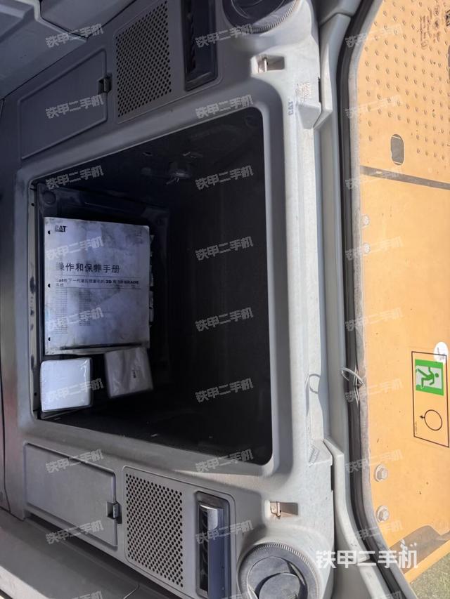 左后方玻璃角標(biāo)（駕駛室部分）