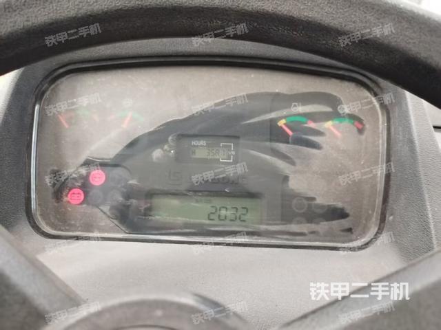 驾驶室顶部 外(驾驶室部分) 驾驶室顶部 外(驾驶室部分)