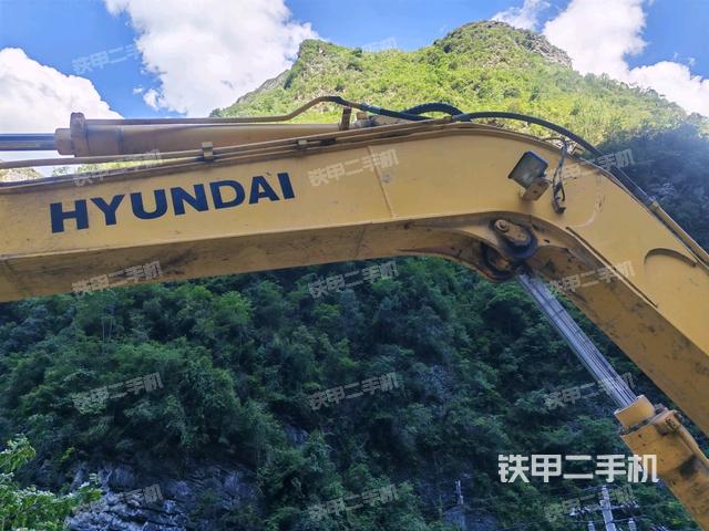 小臂整体左后(工作和回转装置) 小臂整体左后(工作和回转装置)