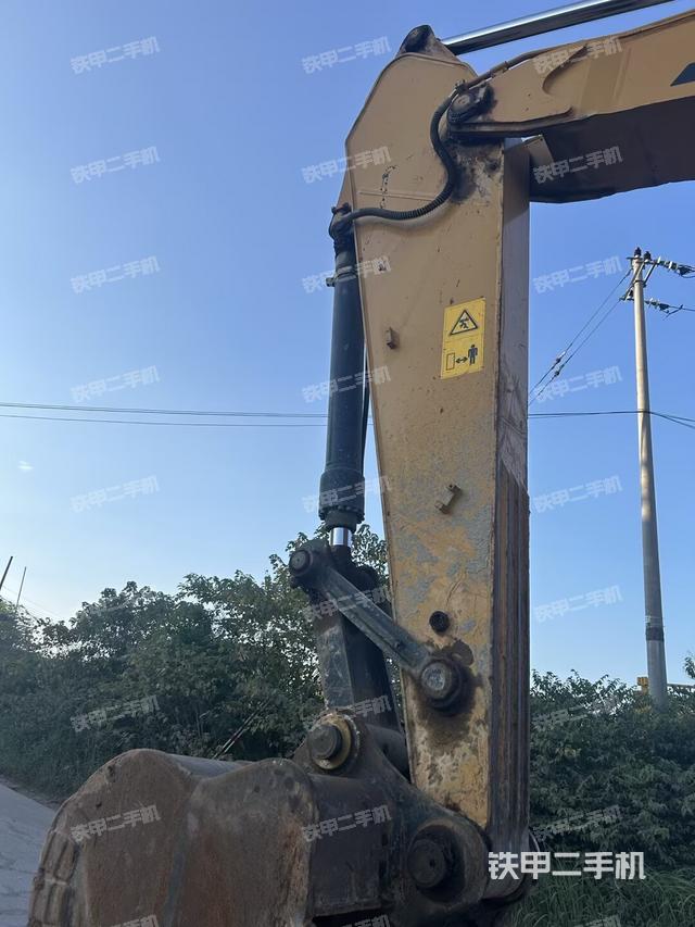 小臂整体左后(工作和回转装置) 小臂整体左后(工作和回转装置)