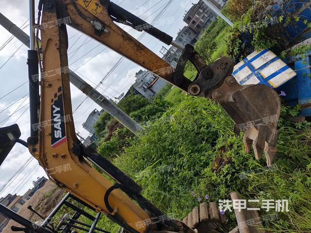 铲斗右后整体(工作和回转装置) 铲斗右后整体(工作和回转装置)