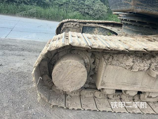 左侧履带整体 (行走机构) 左侧履带整体 (行走机构)