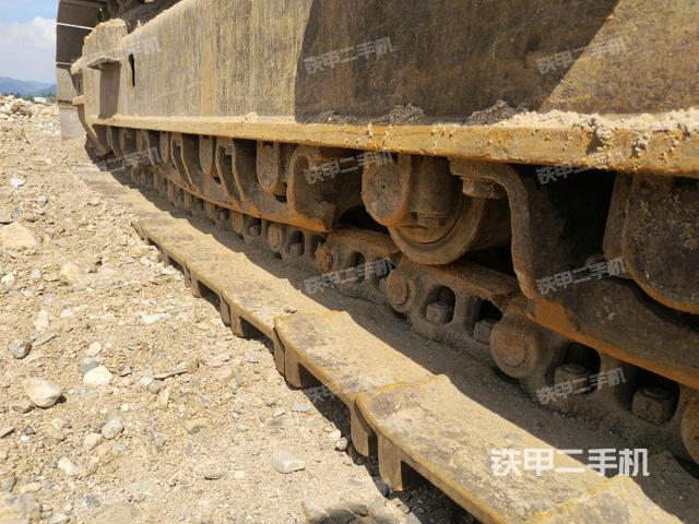 左导向轮(行走机构) 左导向轮(行走机构)