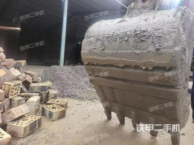 小臂整体右前(工作和回转装置) 小臂整体右前(工作和回转装置)