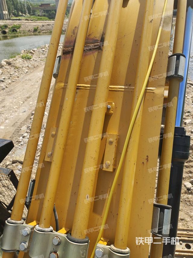 大臂背部俯视(工作和回转装置) 大臂背部俯视(工作和回转装置)