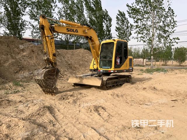 驾驶室整体(整机外观) 驾驶室整体(整机外观)