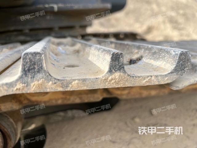 单侧履带整体(整机外观) 单侧履带整体(整机外观)