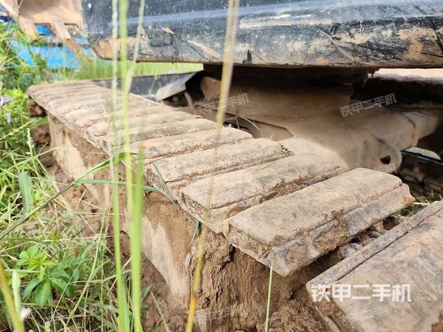 左侧履带整体 (行走机构) 左侧履带整体 (行走机构)