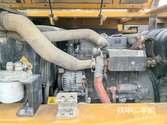 回轉(zhuǎn)馬達(dá)和主控閥(整機(jī)外觀) 回轉(zhuǎn)馬達(dá)和主控閥(整機(jī)外觀)