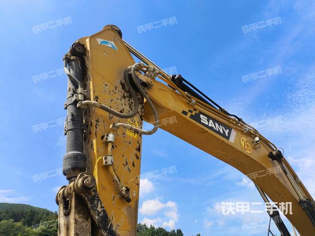 小臂整体左后(工作和回转装置) 小臂整体左后(工作和回转装置)