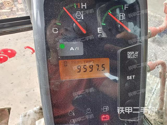显示屏 (驾驶室部分) 显示屏 (驾驶室部分)