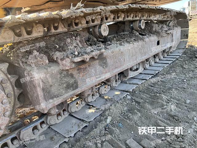 單側(cè)履帶整體(整機外觀) 單側(cè)履帶整體(整機外觀)