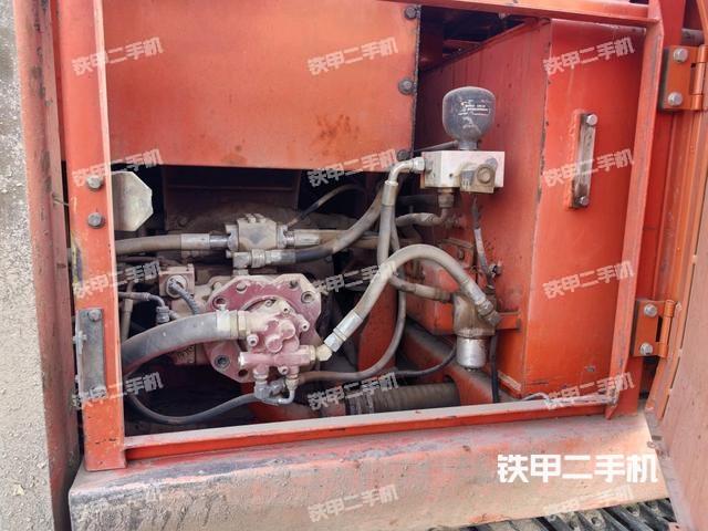 液压泵舱室正面整体(整机外观) 液压泵舱室正面整体(整机外观)