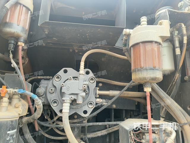 液壓泵艙室正面整體（整機(jī)外觀）