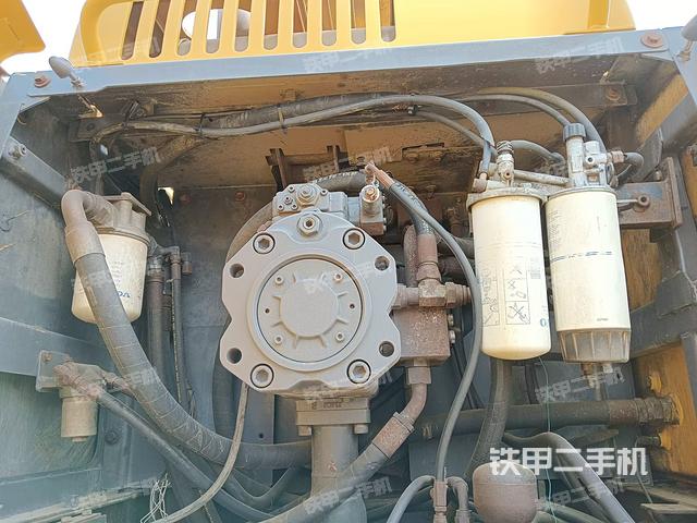 液压泵舱室正面整体(整机外观) 液压泵舱室正面整体(整机外观)