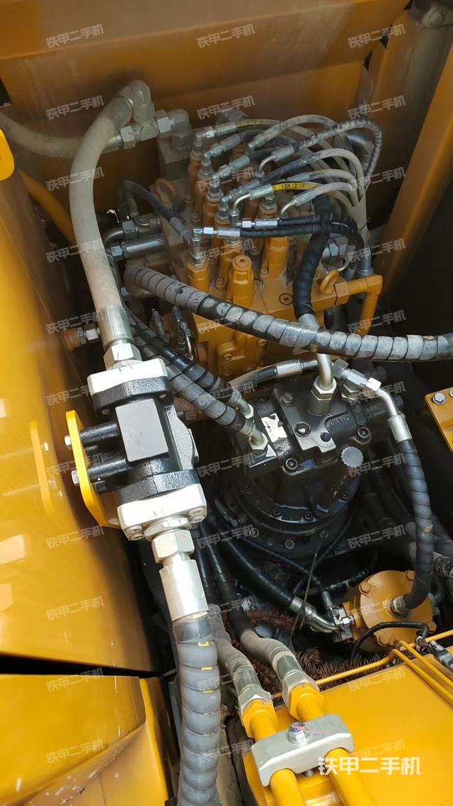 回转马达和主控阀（整机外观）