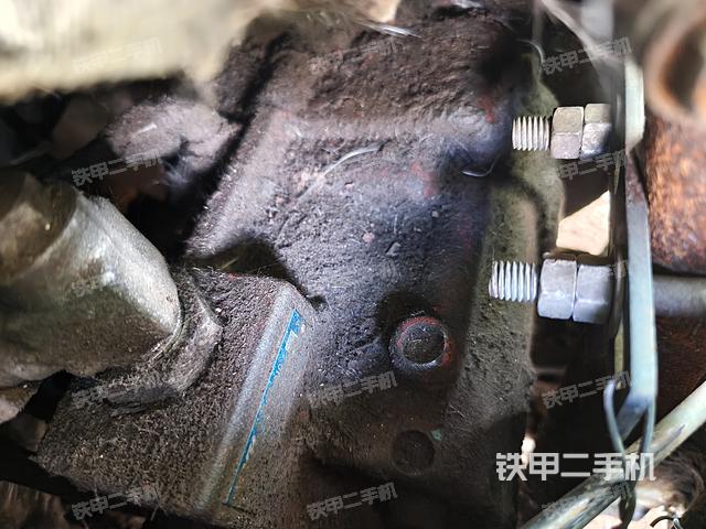 液压泵舱室正面整体（整机外观）