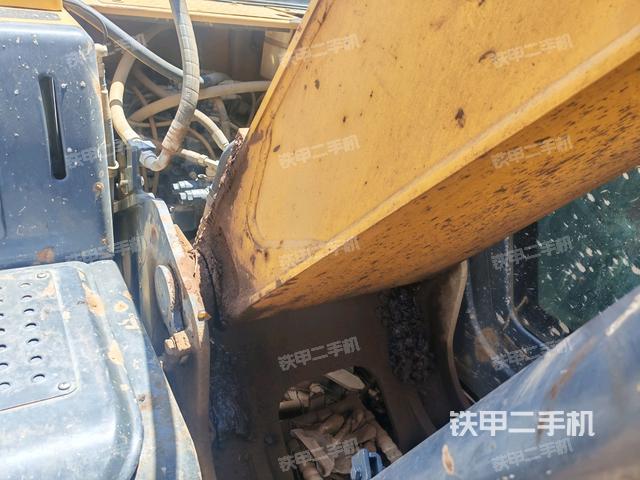 大臂根部 斜视(工作和回转装置) 大臂根部 斜视(工作和回转装置)