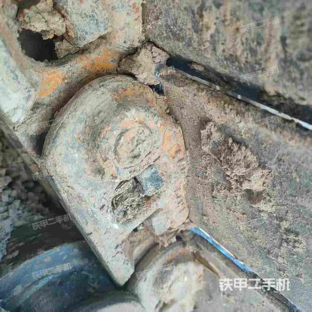 駕駛室整體(整機(jī)外觀) 駕駛室整體(整機(jī)外觀)