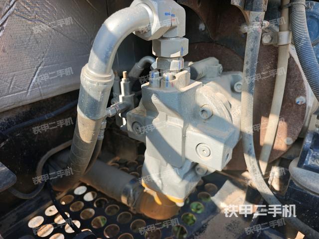 液壓泵艙室正面整體（整機(jī)外觀）