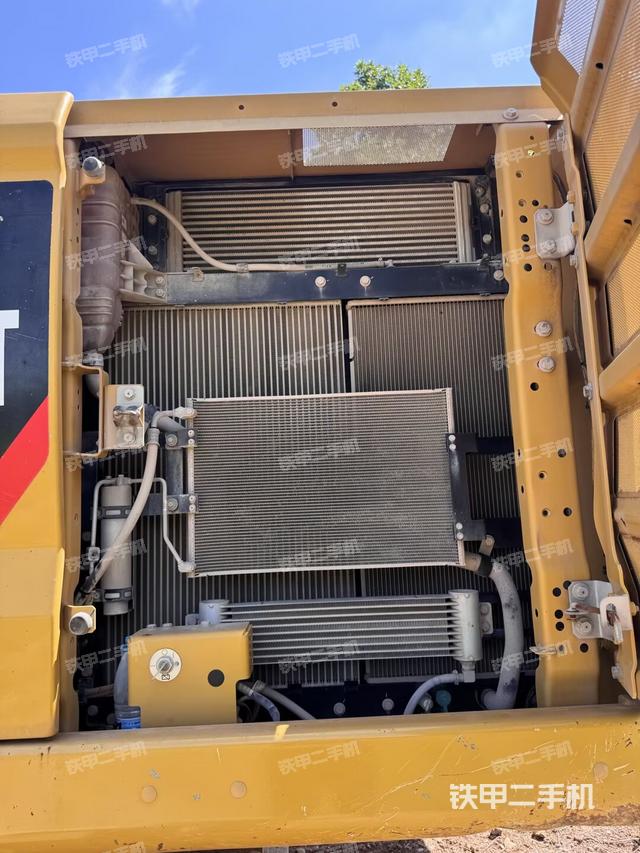 散熱器正面（大件艙室）