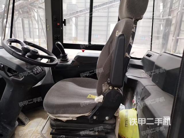 駕駛室內部（駕駛室部分）