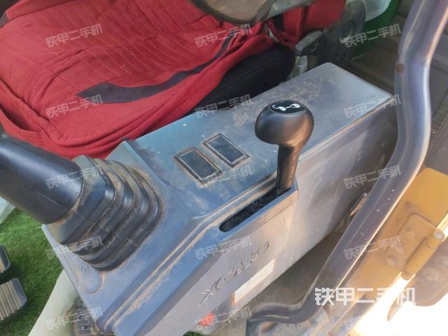 座椅左侧控制台/音响/含左手柄(驾驶室部分) 座椅左侧控制台/音响/含左手柄(驾驶室部分)