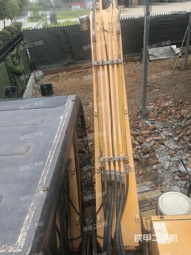 大臂背部俯视(工作和回转装置) 大臂背部俯视(工作和回转装置)
