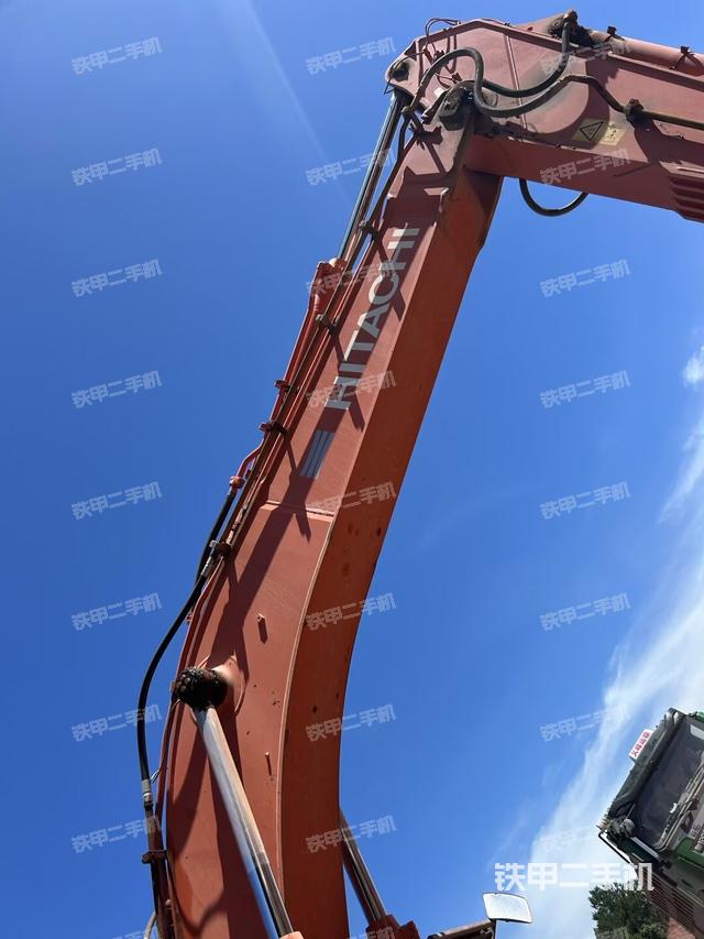 大臂整体 右侧(工作和回转装置) 大臂整体 右侧(工作和回转装置)