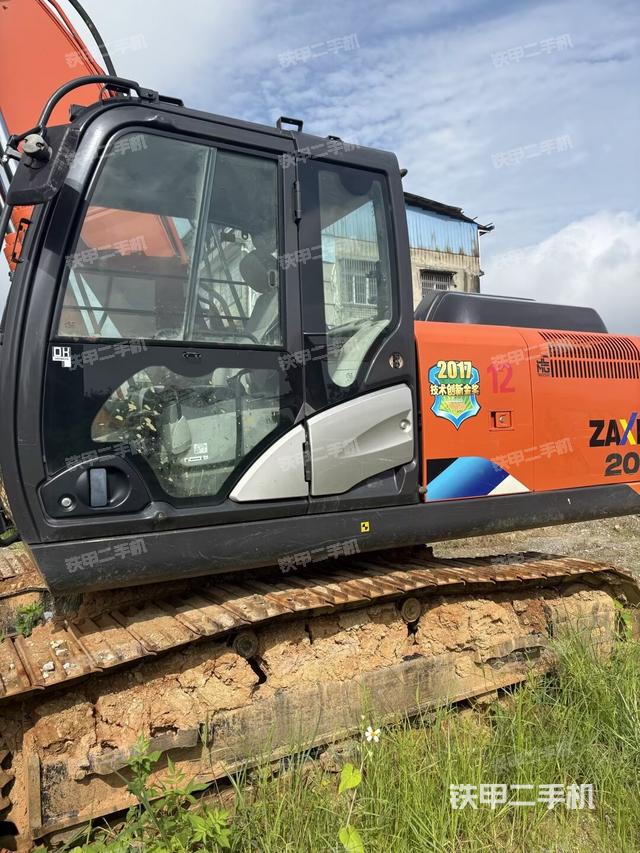 显示屏 (驾驶室部分) 显示屏 (驾驶室部分)